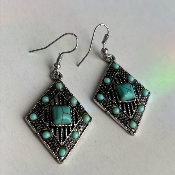 Jewelry - Turquoise dangle earrings
